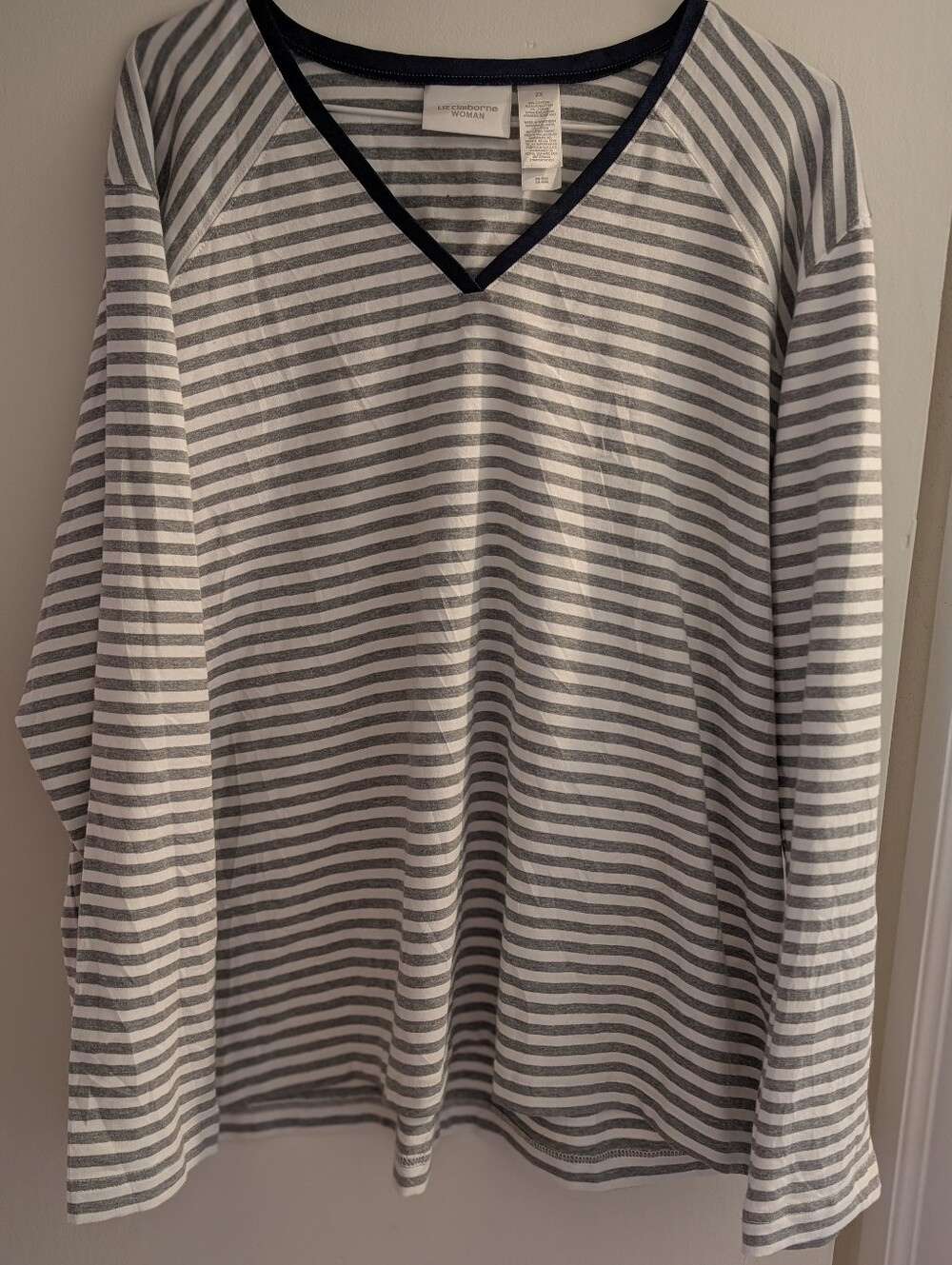 Liz Claiborne Gray & White Striped V-Neck Cotton Lycra Top. NWT 2x